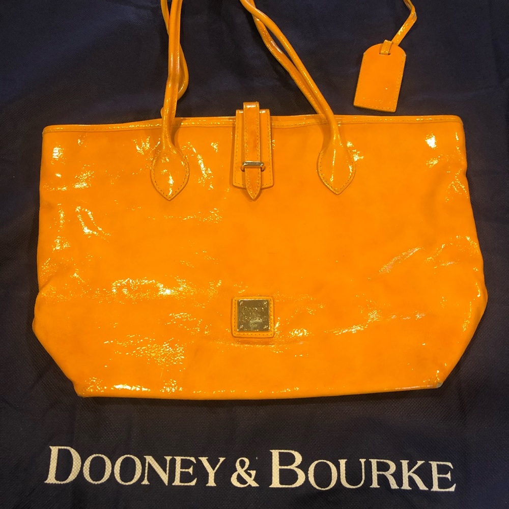 DOONEY & BOURKE YELLOW PATENT LEATHER HANDBAG